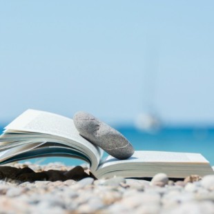 Libri “cuorosi” da leggere sotto l’ombrellone